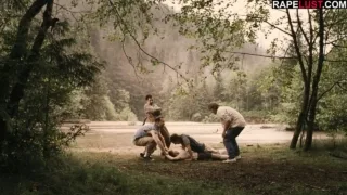 นักเรียนฝรั่งวิ่งหนีสามโจร หื่นแต่ไม่พ้น โดนจับข่มขืนจนสลบคาควย