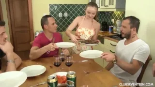 หนังโป๊จ้างแม่บ้านมาใหม่บริการถึงใจ กินข้าวไปทั้งอมทั้งดูด แตกใส่ปาก