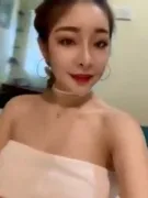 สาวน่ารักนมใหญ่หีสวยสีชมพูถ่ายคลิปอวดหุ่น