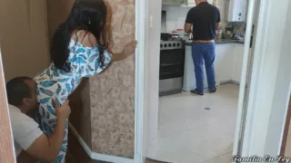 เมียแอบเล่นชู้กับเพื่อนผัว ตอนผัวมาหากับแก้ม